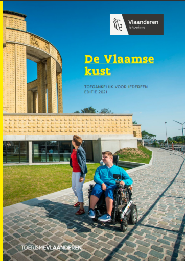 Cover van de brochure met een rolstoelgebruiker aan de Vlaamse kust